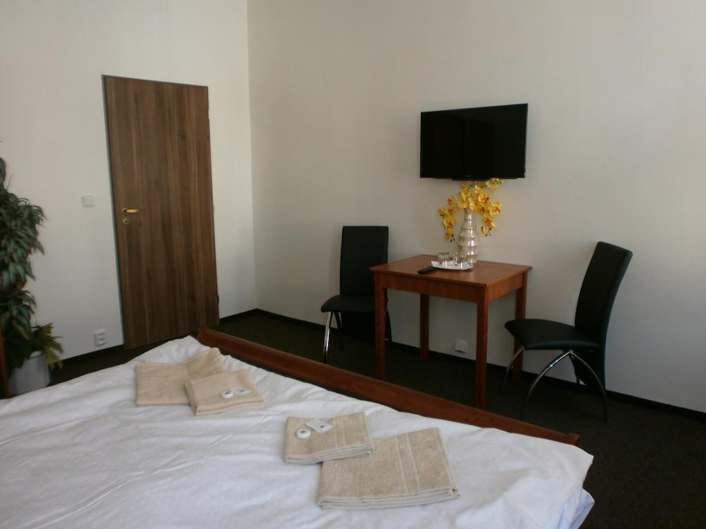 Hotel U Cisare Melnik Exterior photo
